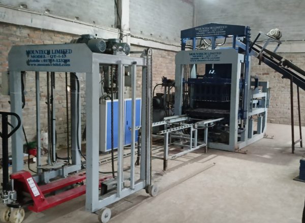 QT4-15 Concrete Block Making Machine